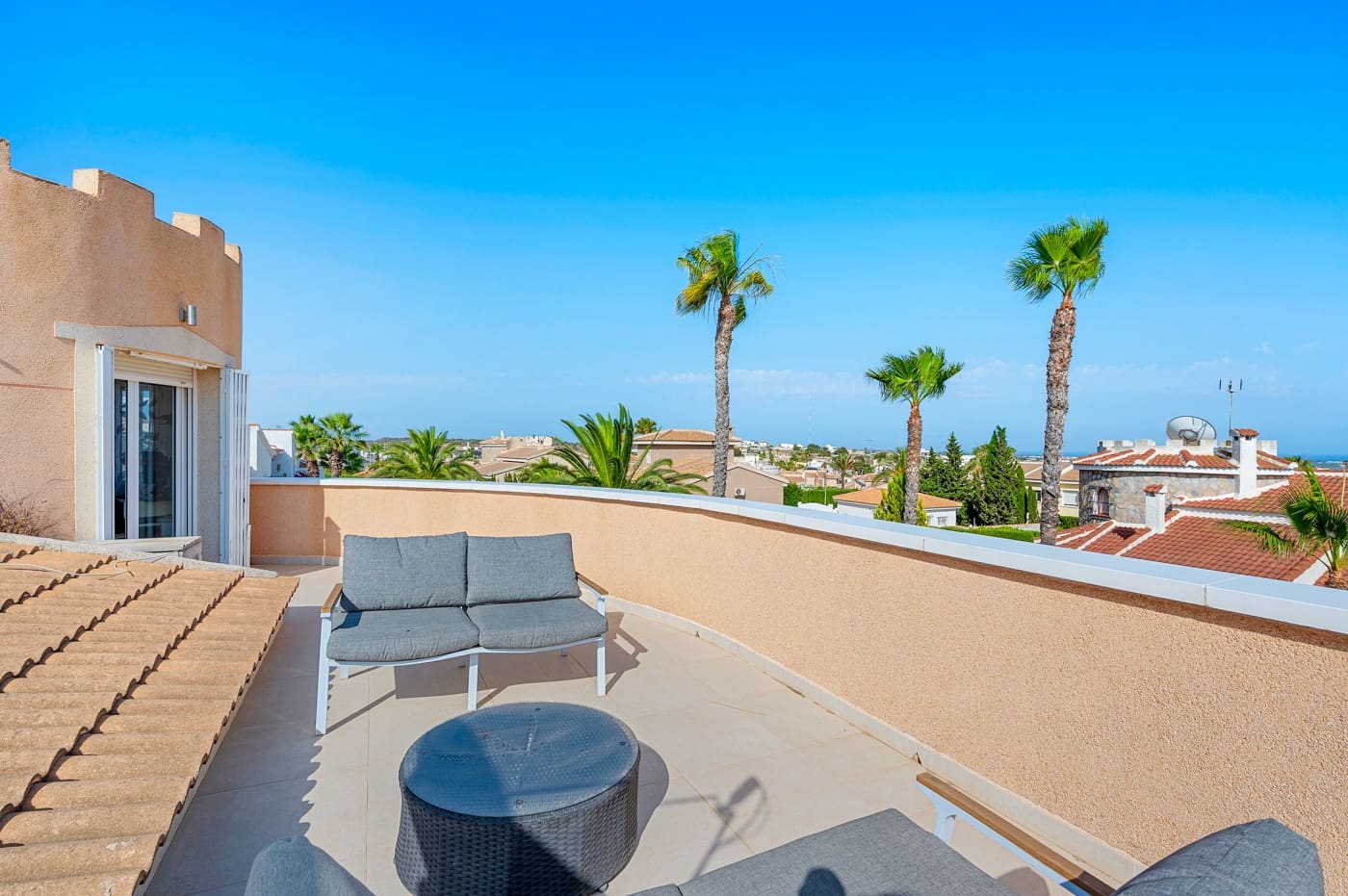 5 bedroom Villa for sale in Ciudad Quesada with pool garage - € 630,000 (Ref: 9190519)