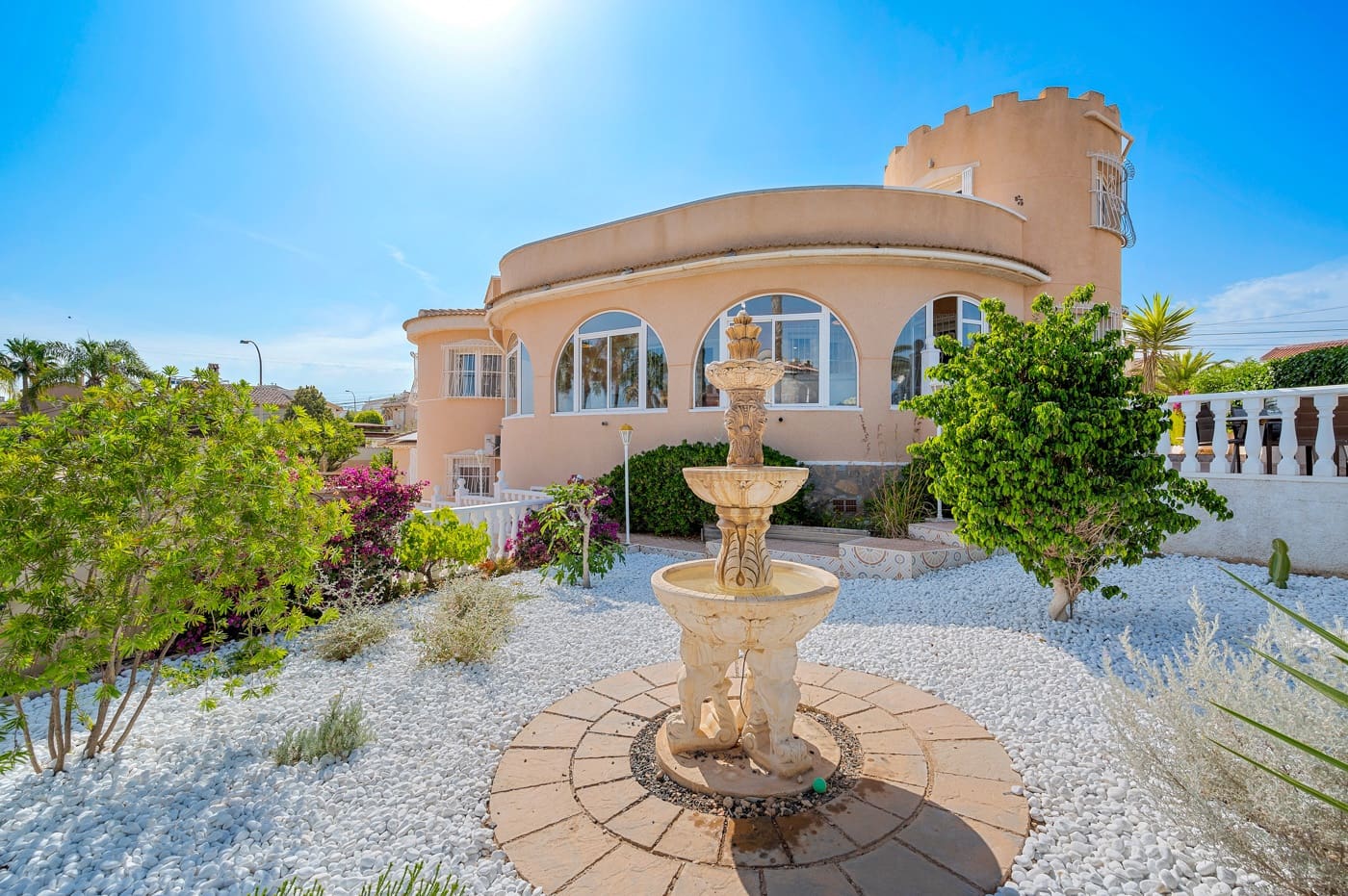 5 bedroom Villa for sale in Ciudad Quesada with pool garage - € 630,000 (Ref: 9190519)