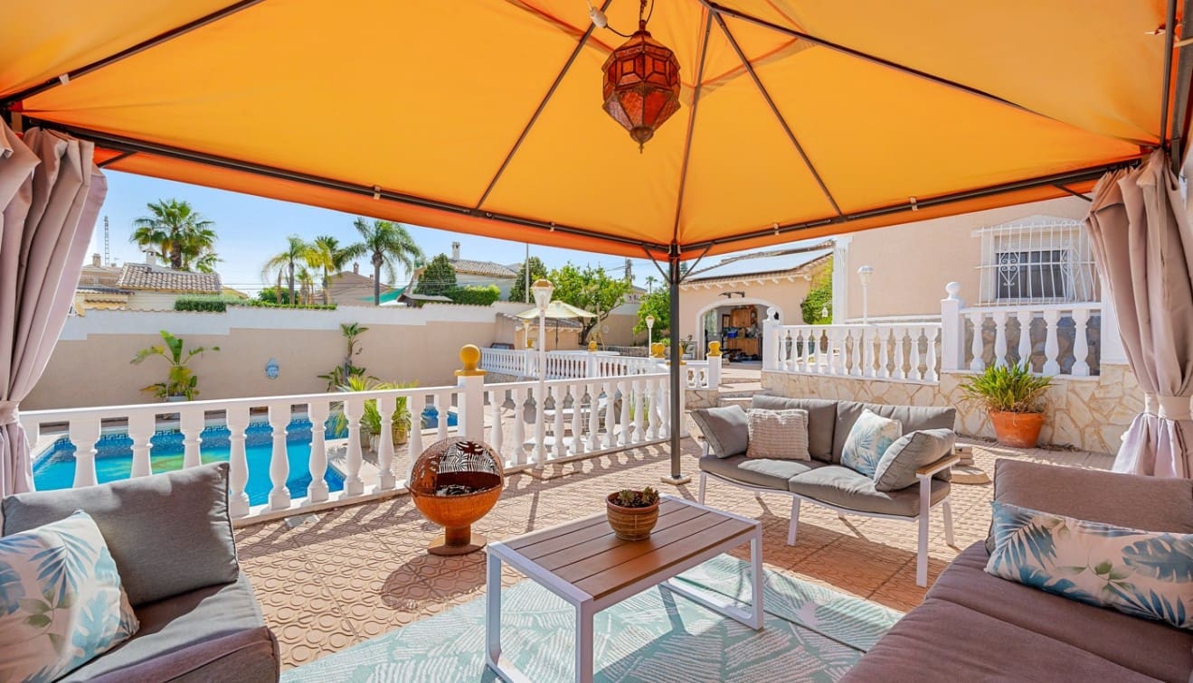 5 bedroom Villa for sale in Ciudad Quesada with pool garage - € 630,000 (Ref: 9190519)