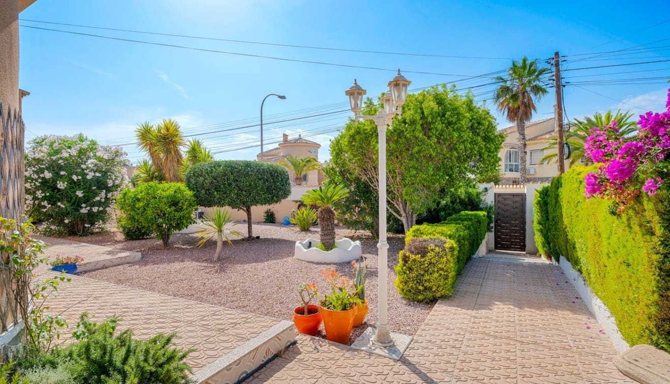 5 bedroom Villa for sale in Ciudad Quesada with pool garage - € 630,000 (Ref: 9190519)