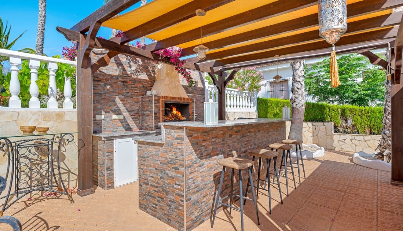 5 bedroom Villa for sale in Ciudad Quesada with pool garage - € 630,000 (Ref: 9190519)