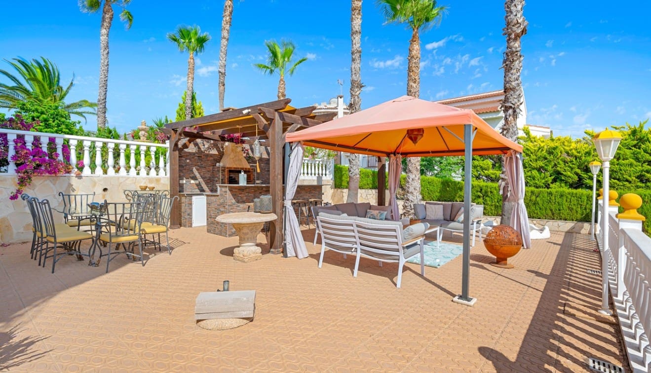 5 bedroom Villa for sale in Ciudad Quesada with pool garage - € 630,000 (Ref: 9190519)