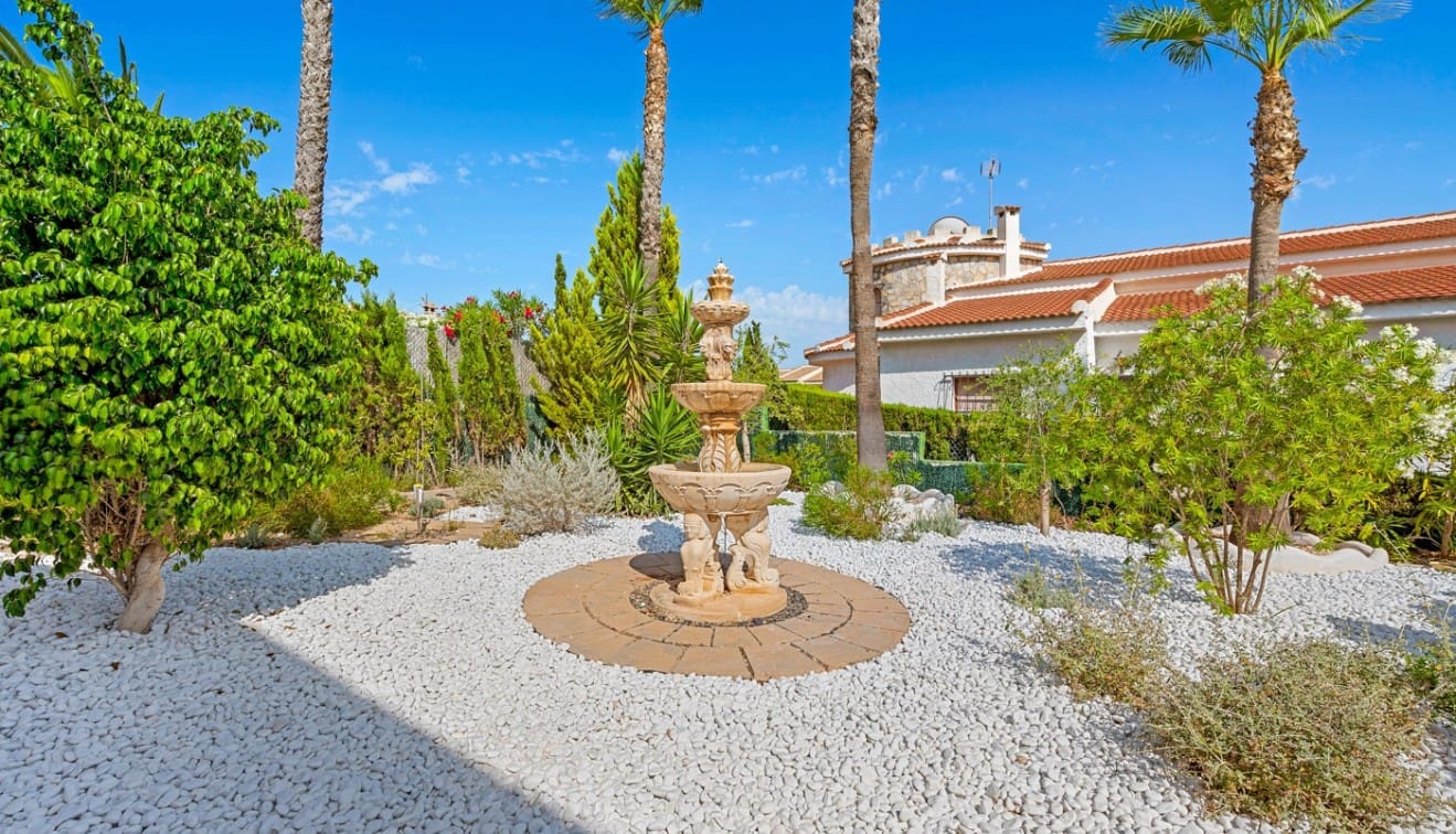 5 bedroom Villa for sale in Ciudad Quesada with pool garage - € 630,000 (Ref: 9190519)