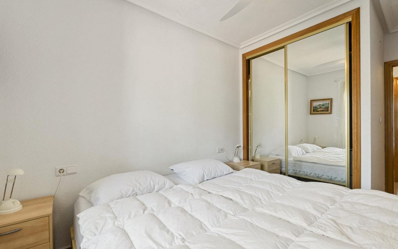 2 Zimmer Apartment zu verkaufen in Torrevieja mit Pool - 149.000 € (Ref: 9199951)