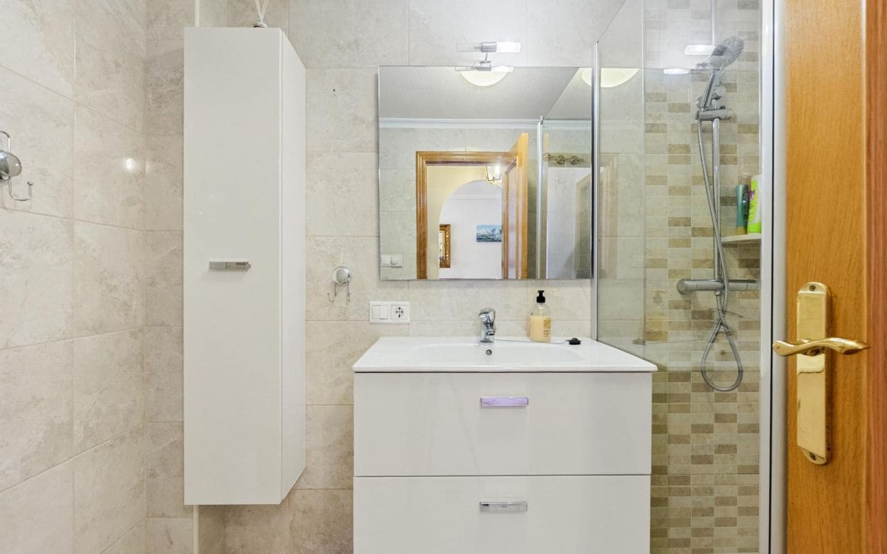 2 Zimmer Apartment zu verkaufen in Torrevieja mit Pool - 149.000 € (Ref: 9199951)