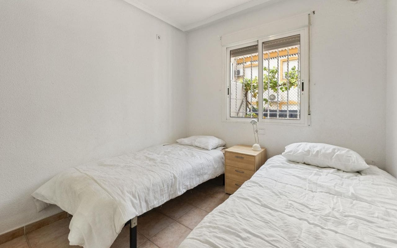 2 Zimmer Apartment zu verkaufen in Torrevieja mit Pool - 149.000 € (Ref: 9199951)