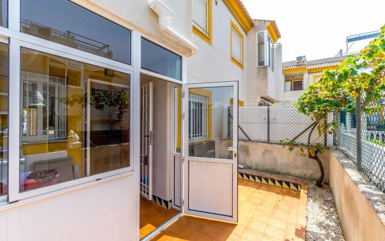 2 Zimmer Apartment zu verkaufen in Torrevieja mit Pool - 149.000 € (Ref: 9199951)