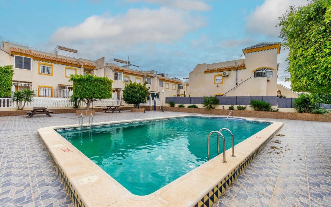 2 Zimmer Apartment zu verkaufen in Torrevieja mit Pool - 149.000 € (Ref: 9199951)