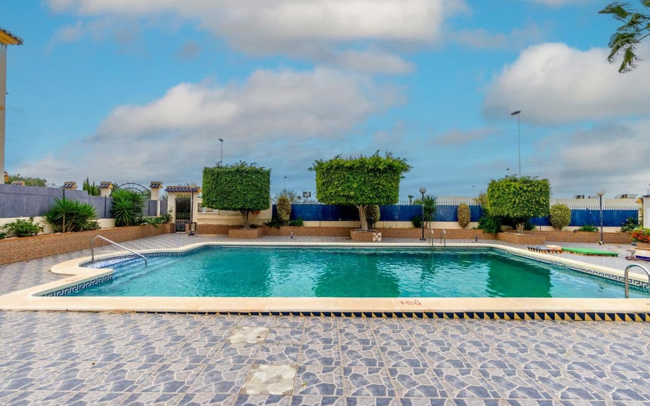 2 Zimmer Apartment zu verkaufen in Torrevieja mit Pool - 149.000 € (Ref: 9199951)