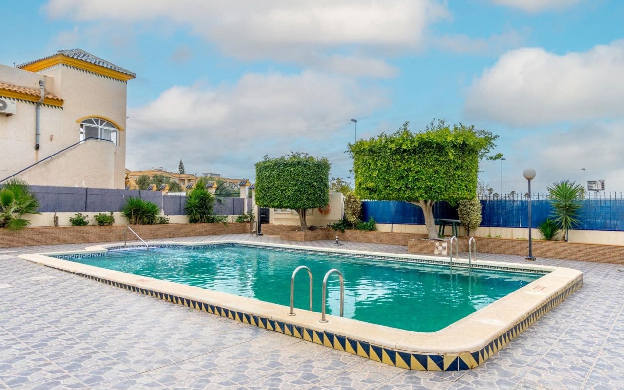 2 Zimmer Apartment zu verkaufen in Torrevieja mit Pool - 149.000 € (Ref: 9199951)