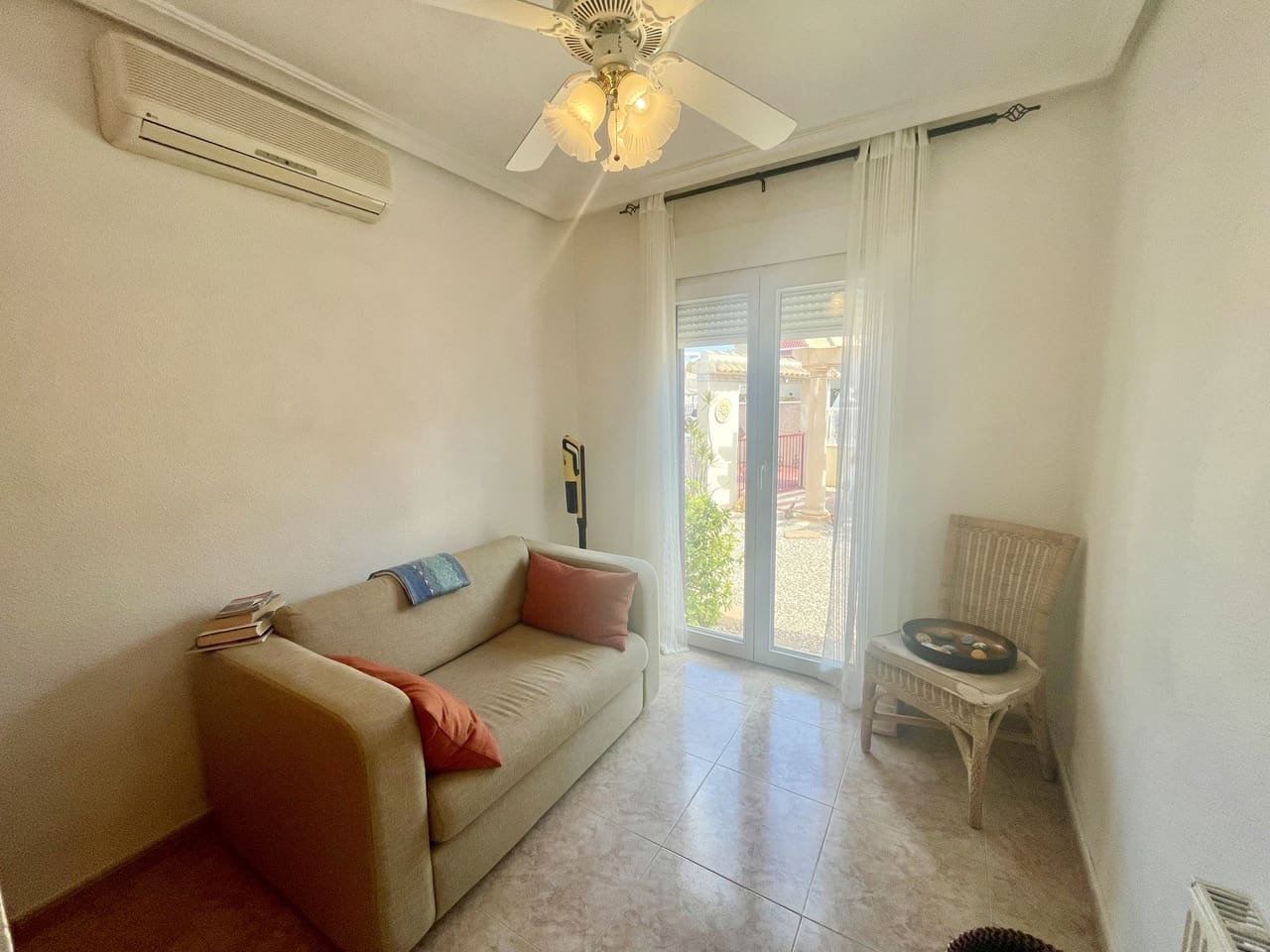 3 bedroom Villa for sale in Algorfa with pool - € 250,000 (Ref: 9255565)