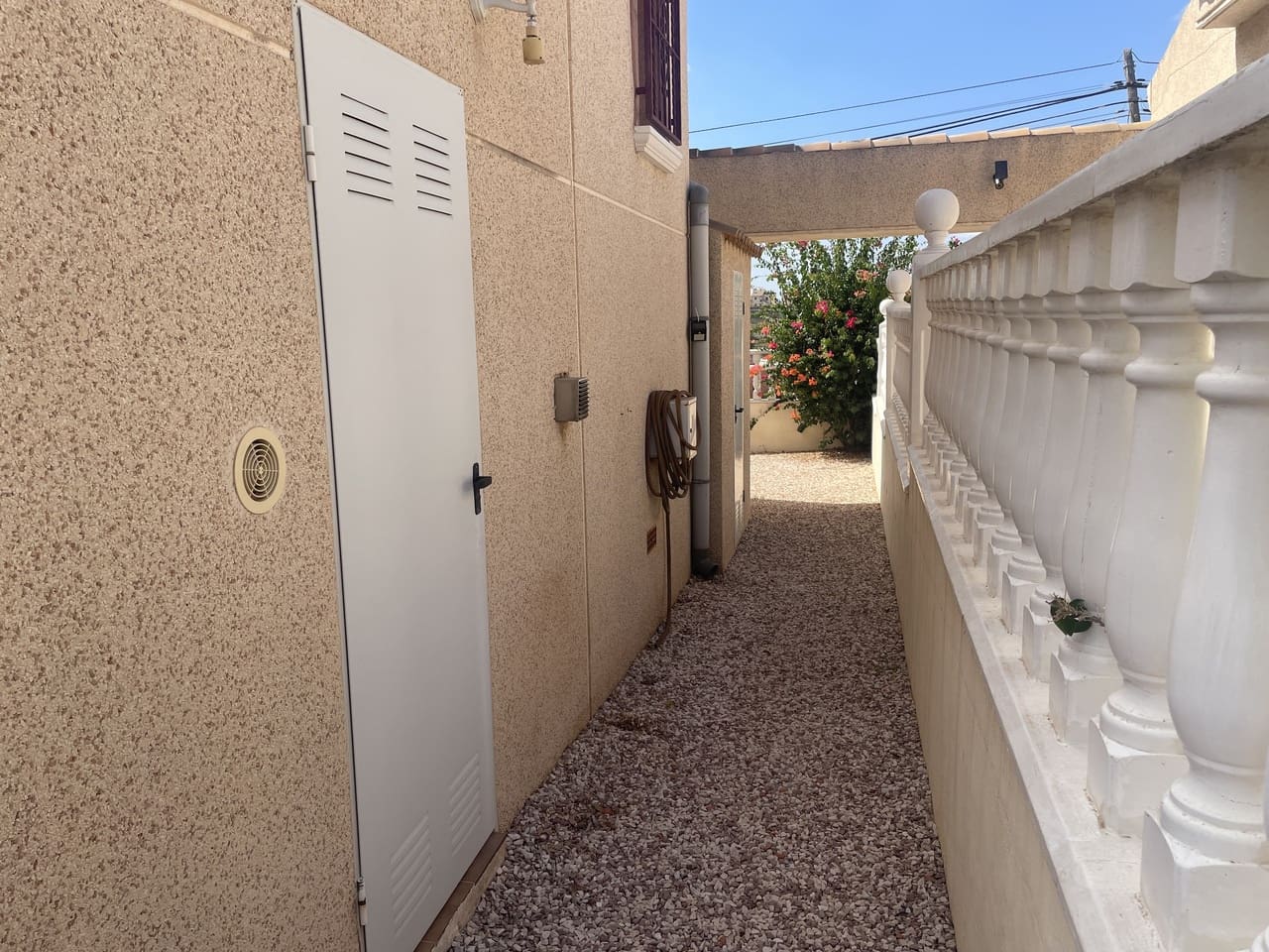 3 bedroom Villa for sale in Algorfa with pool - € 250,000 (Ref: 9255565)