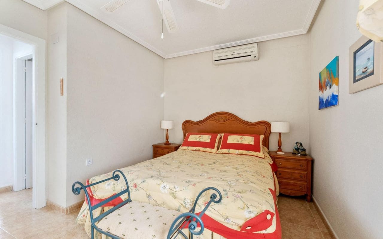 3 sovrum Radhus till salu i Torrevieja med pool - 223 000 € (Ref: 9270310)