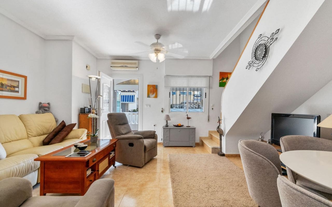 3 sovrum Radhus till salu i Torrevieja med pool - 223 000 € (Ref: 9270310)