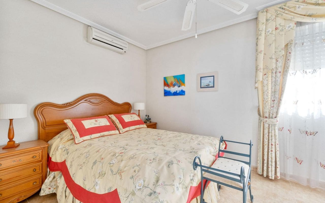 3 sovrum Radhus till salu i Torrevieja med pool - 223 000 € (Ref: 9270310)