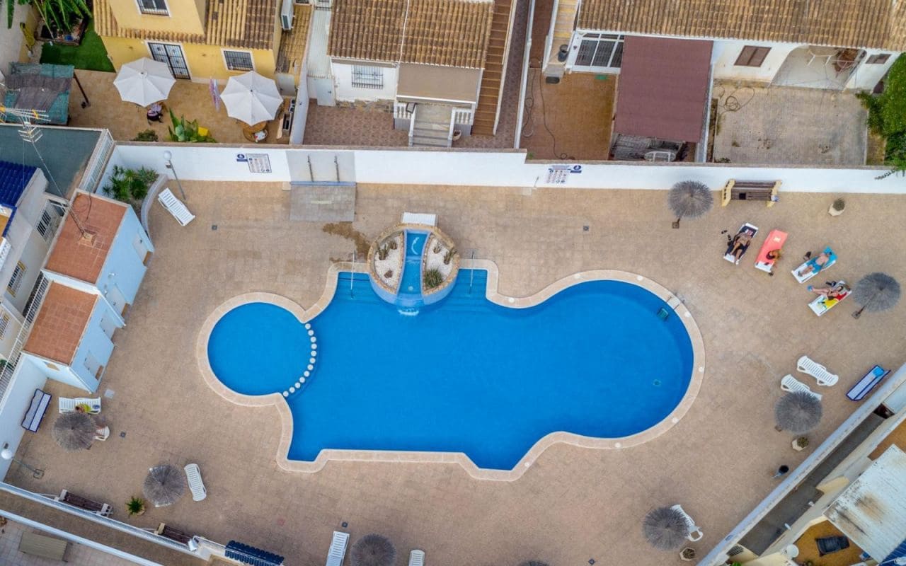 3 sovrum Radhus till salu i Torrevieja med pool - 223 000 € (Ref: 9270310)