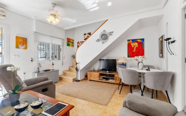 3 sovrum Radhus till salu i Torrevieja med pool - 223 000 € (Ref: 9270310)