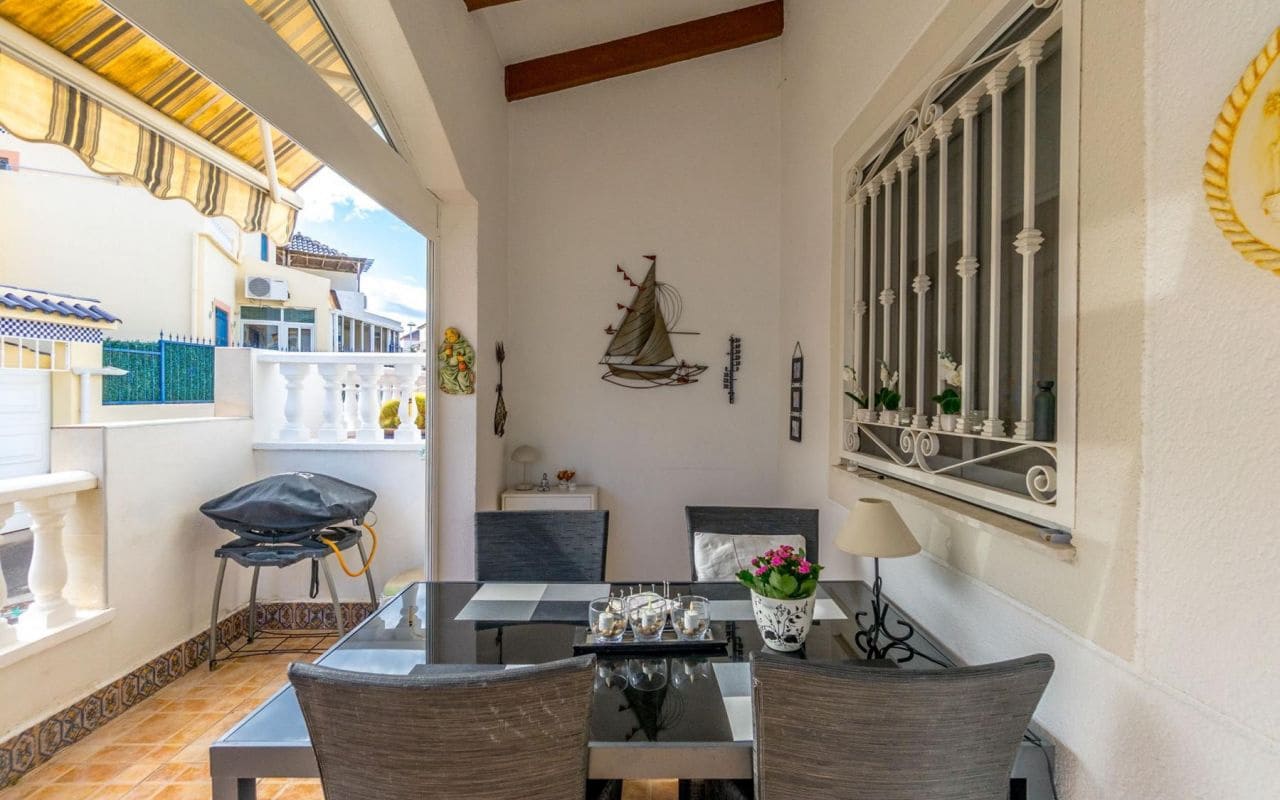 3 sovrum Radhus till salu i Torrevieja med pool - 223 000 € (Ref: 9270310)