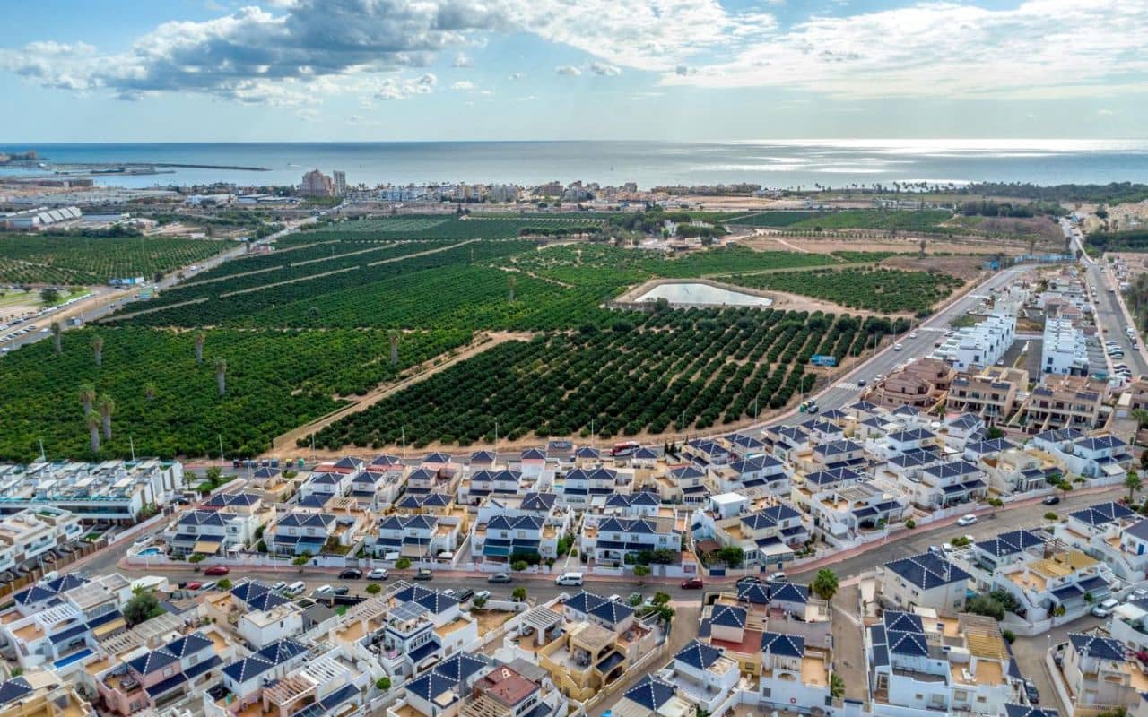 3 sovrum Radhus till salu i Torrevieja med pool - 223 000 € (Ref: 9270310)