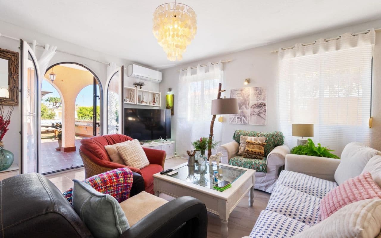 3 soverom Villa til salgs i La Zenia med svømmebasseng garasje - € 799 000 (Ref: 9270311)