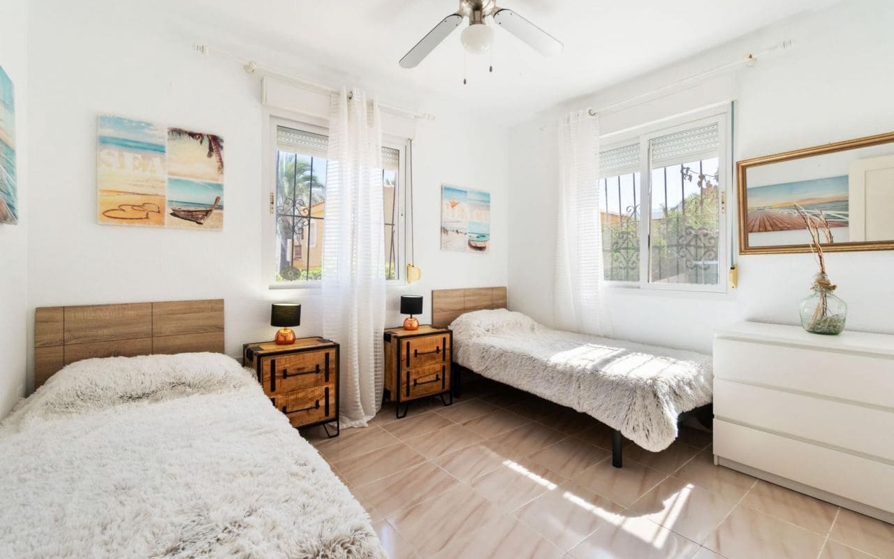 3 soverom Villa til salgs i La Zenia med svømmebasseng garasje - € 799 000 (Ref: 9270311)