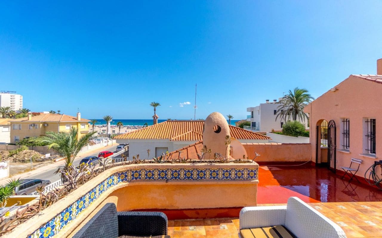 3 soverom Villa til salgs i La Zenia med svømmebasseng garasje - € 799 000 (Ref: 9270311)