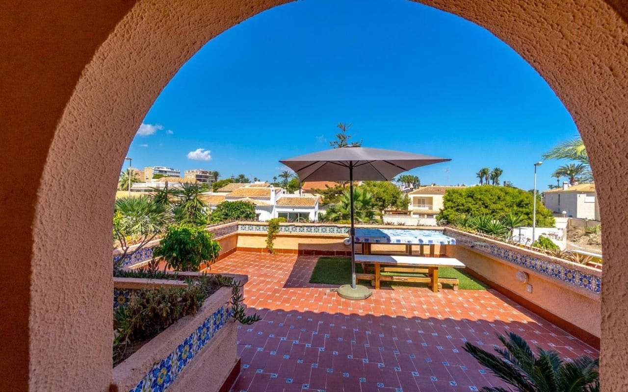 3 soverom Villa til salgs i La Zenia med svømmebasseng garasje - € 799 000 (Ref: 9270311)