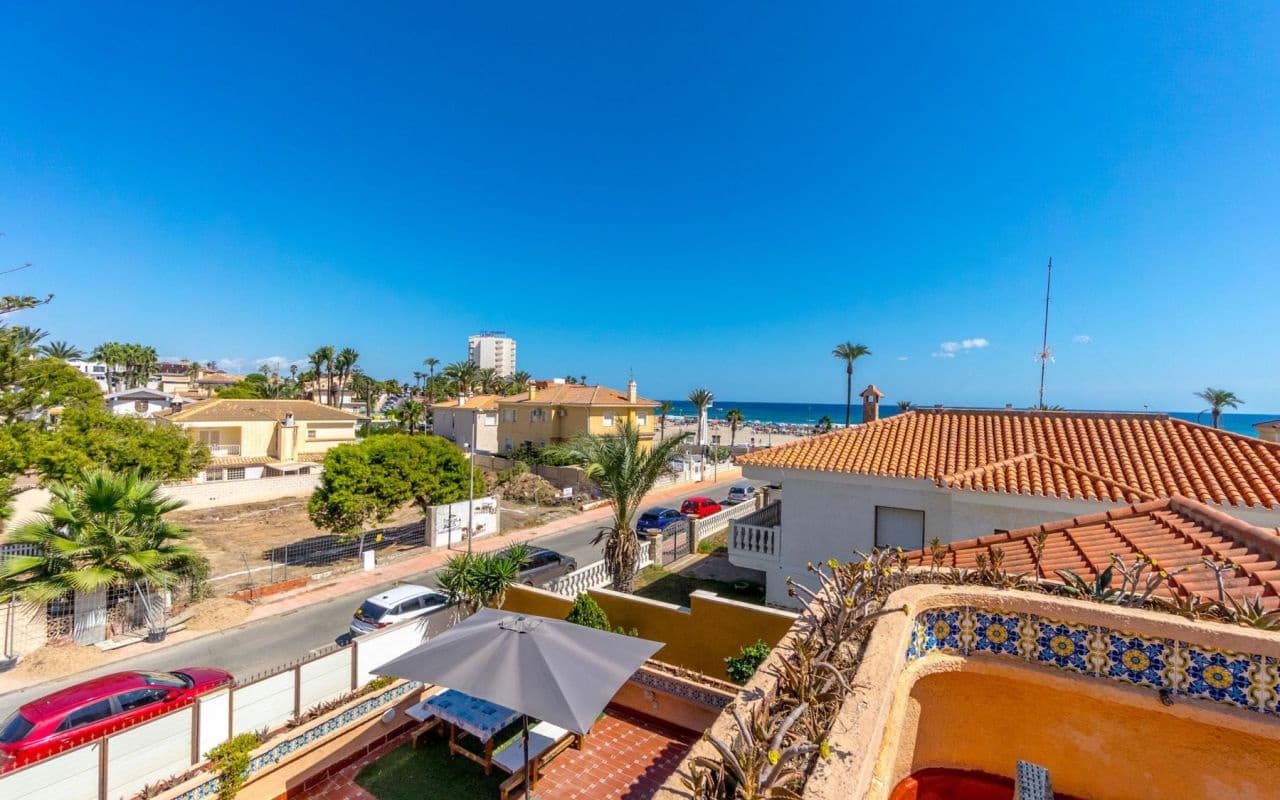 3 soverom Villa til salgs i La Zenia med svømmebasseng garasje - € 799 000 (Ref: 9270311)