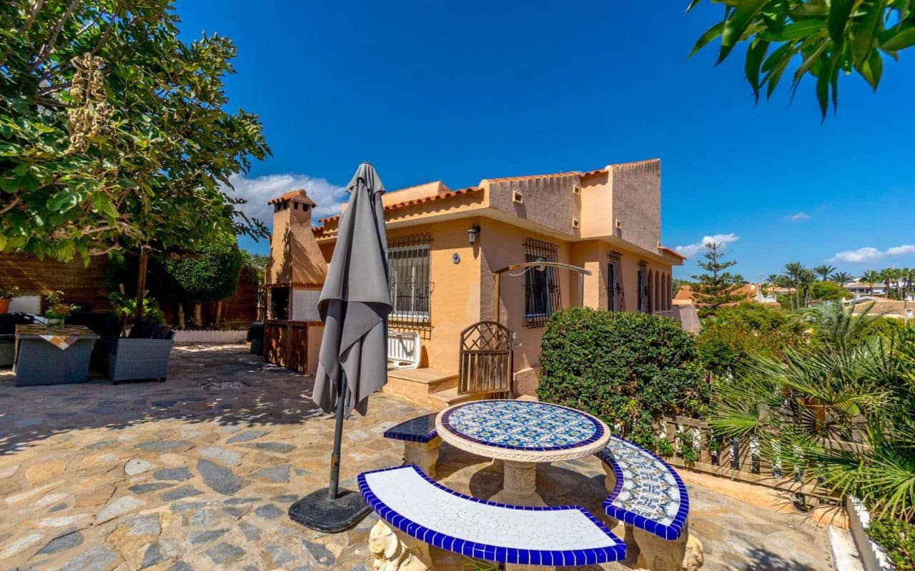 3 soverom Villa til salgs i La Zenia med svømmebasseng garasje - € 799 000 (Ref: 9270311)