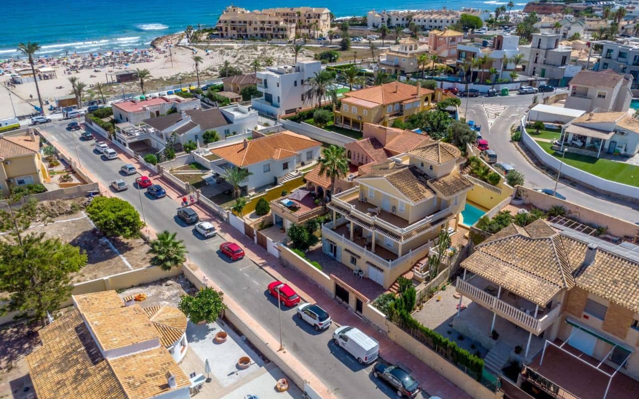 3 soverom Villa til salgs i La Zenia med svømmebasseng garasje - € 799 000 (Ref: 9270311)