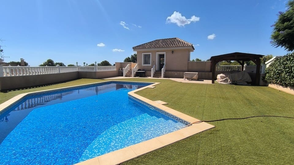 7 bedroom Villa for sale in Ciudad Quesada with pool - € 650,000 (Ref: 9270577)