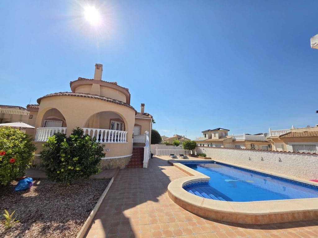 3 bedroom Villa for sale in Ciudad Quesada with pool - € 315,000 (Ref: 9271483)