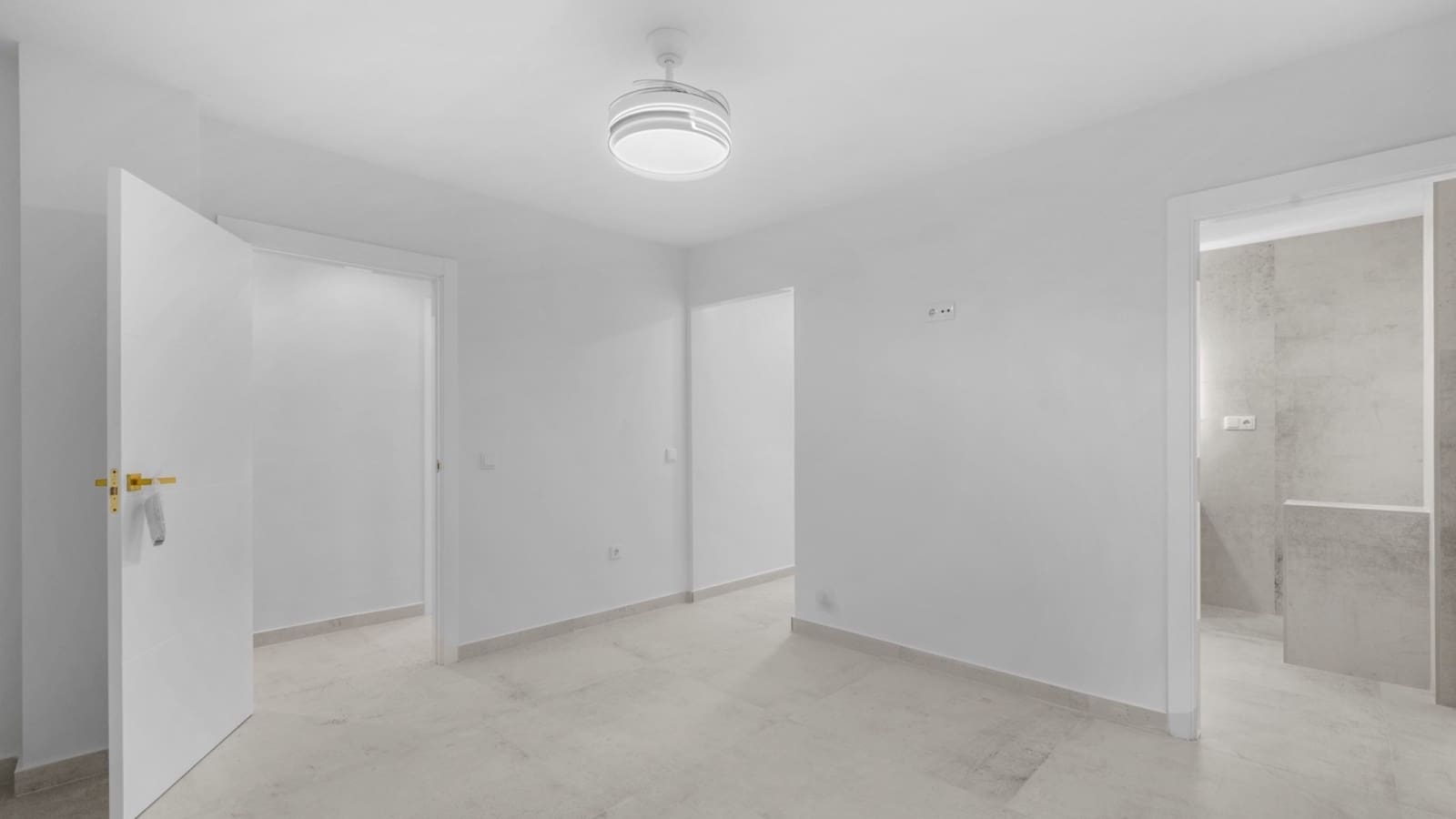 Apartamento de 3 habitaciones en Torrevieja en venta - 275.000 € (Ref: 9308808)