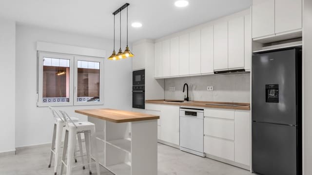 Apartamento de 3 habitaciones en Torrevieja en venta - 275.000 € (Ref: 9308808)