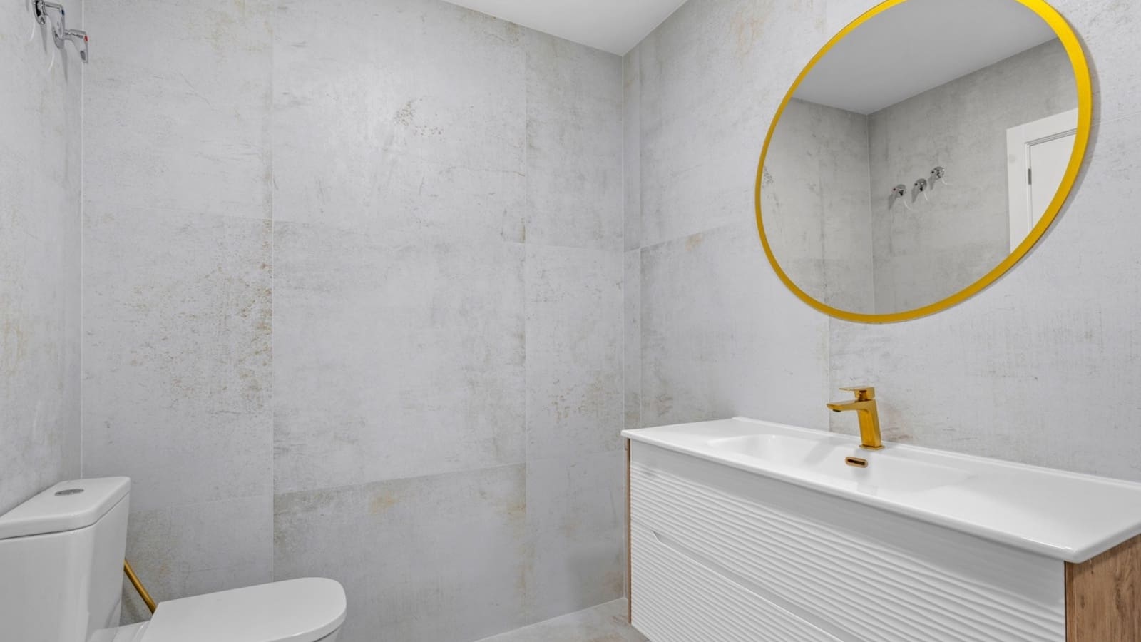 Apartamento de 3 habitaciones en Torrevieja en venta - 275.000 € (Ref: 9308808)