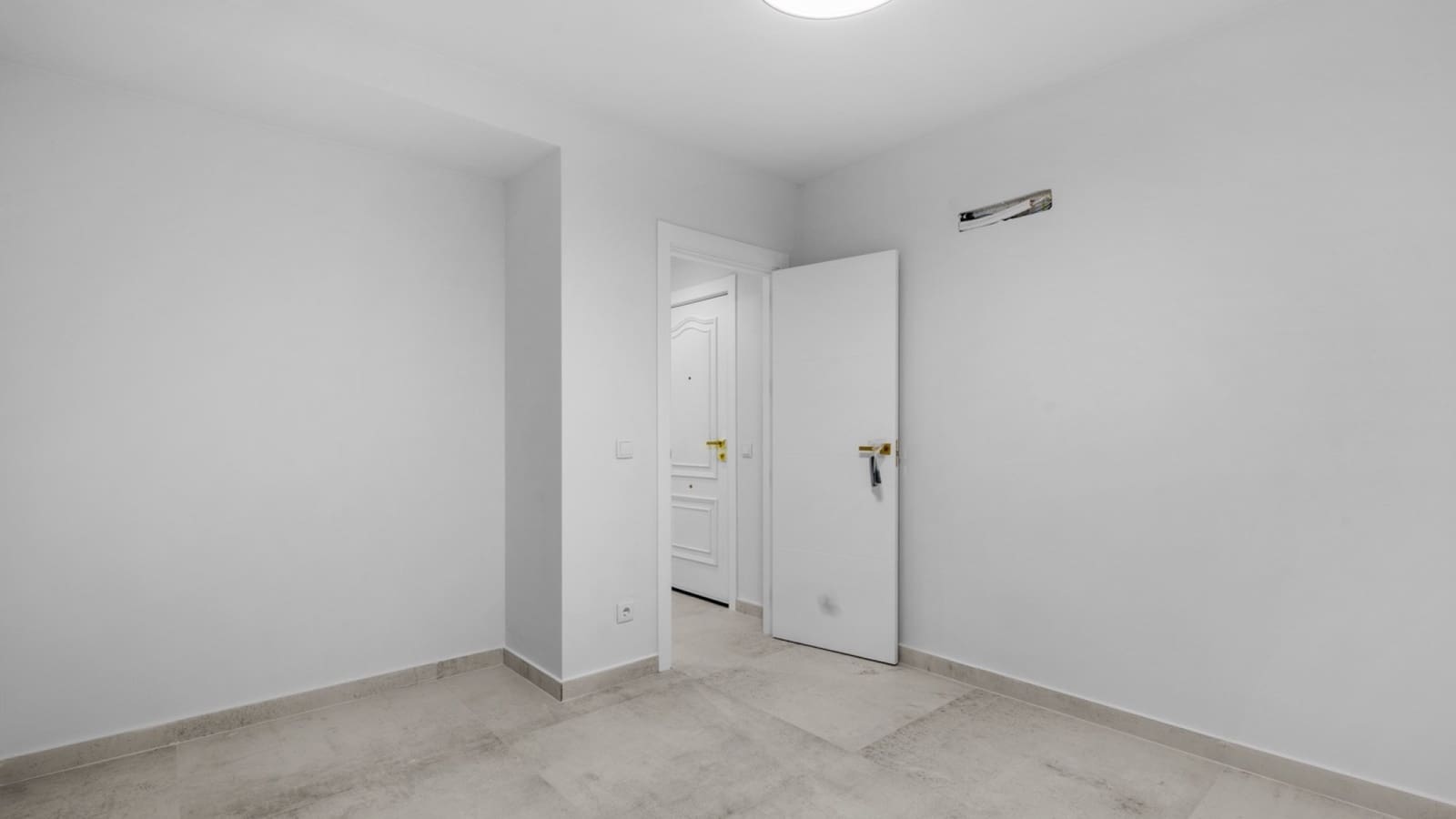 Apartamento de 3 habitaciones en Torrevieja en venta - 275.000 € (Ref: 9308808)