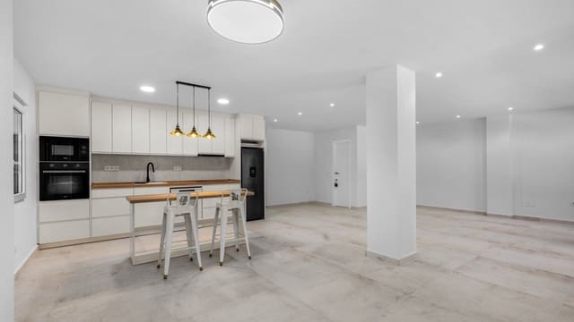 Apartamento de 3 habitaciones en Torrevieja en venta - 275.000 € (Ref: 9308808)