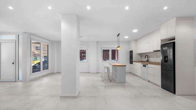 Apartamento de 3 habitaciones en Torrevieja en venta - 275.000 € (Ref: 9308808)