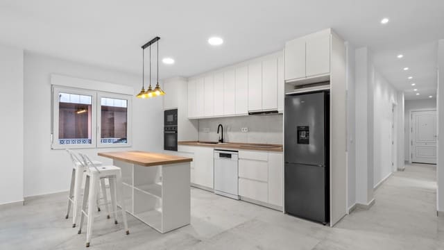 Apartamento de 3 habitaciones en Torrevieja en venta - 275.000 € (Ref: 9308808)