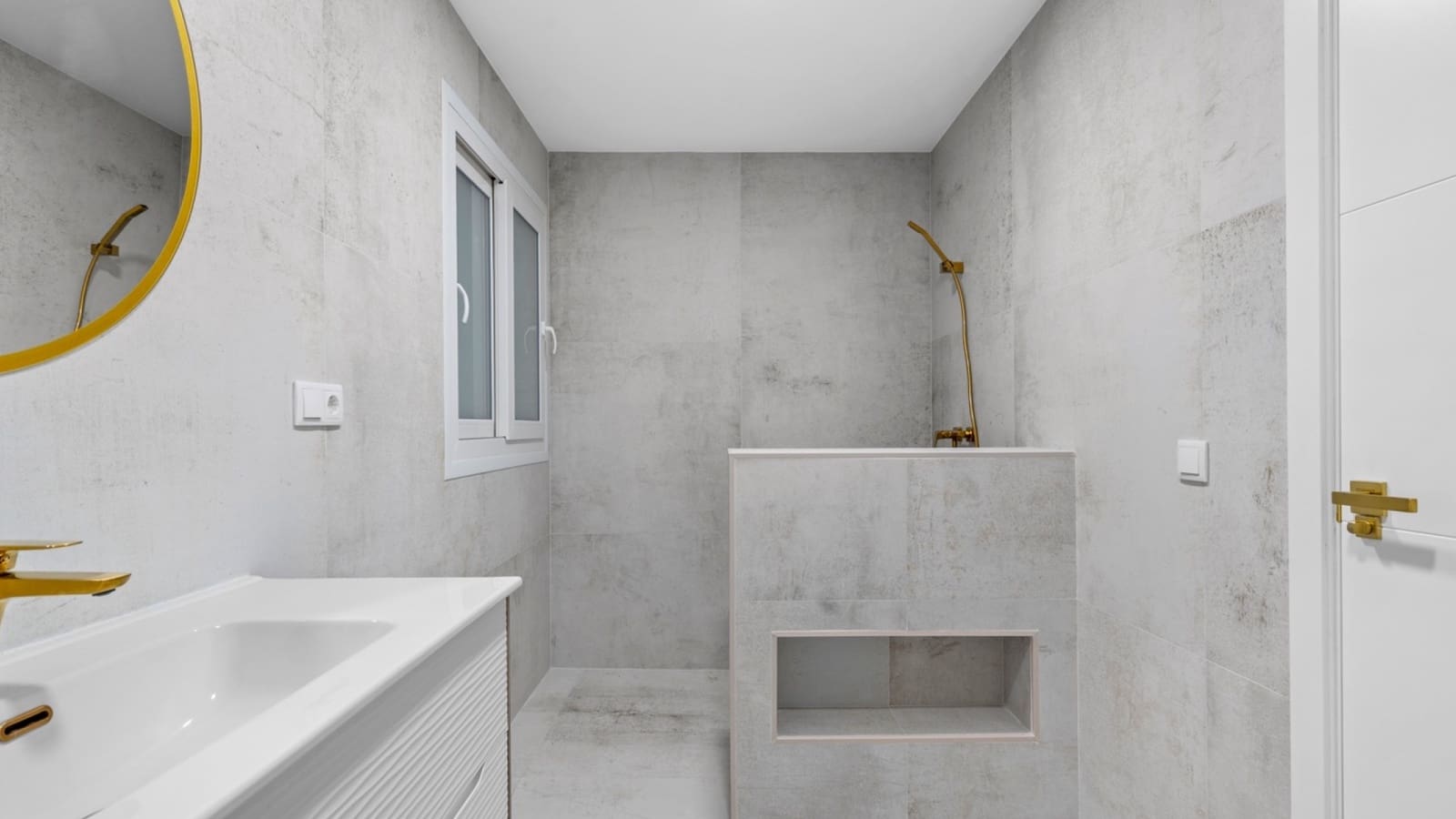 Apartamento de 3 habitaciones en Torrevieja en venta - 275.000 € (Ref: 9308808)