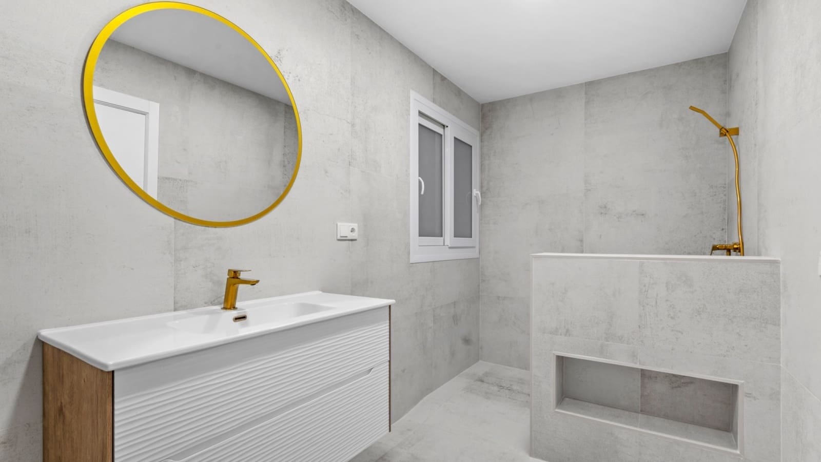 Apartamento de 3 habitaciones en Torrevieja en venta - 275.000 € (Ref: 9308808)