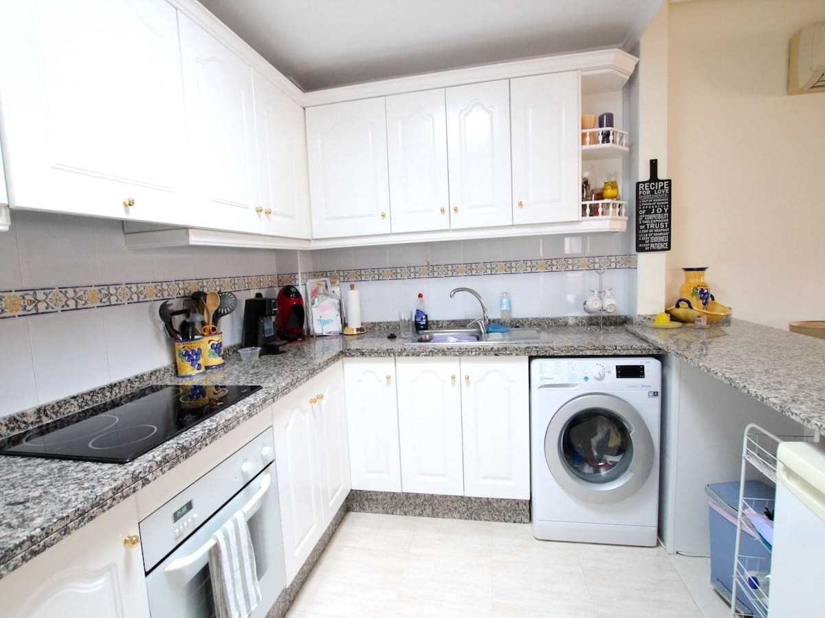 3 soveværelse Semi-Rækkehus til salg i Villamartin med swimmingpool - € 215.000 (Ref: 9311392)