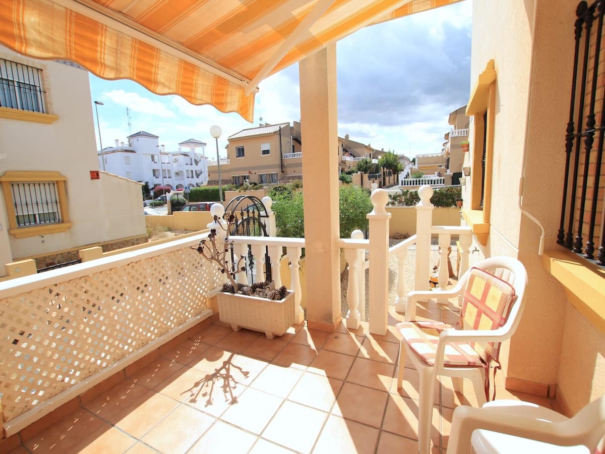 3 soveværelse Semi-Rækkehus til salg i Villamartin med swimmingpool - € 215.000 (Ref: 9311392)