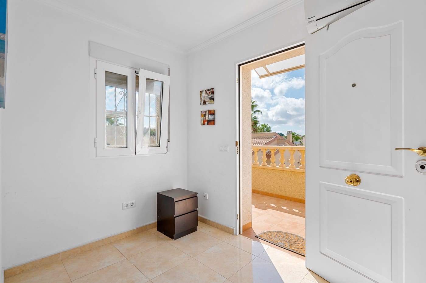 Chalet de 5 habitaciones en Benijófar en venta con piscina - 359.000 € (Ref: 9313919)