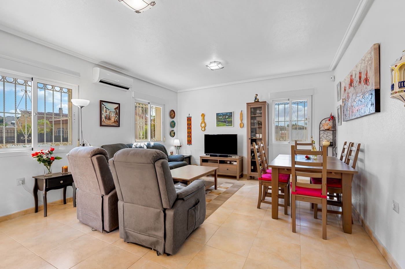 Chalet de 5 habitaciones en Benijófar en venta con piscina - 359.000 € (Ref: 9313919)