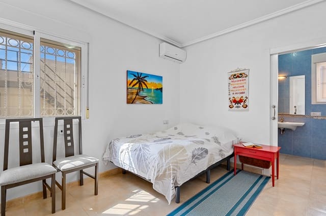 Chalet de 5 habitaciones en Benijófar en venta con piscina - 359.000 € (Ref: 9313919)