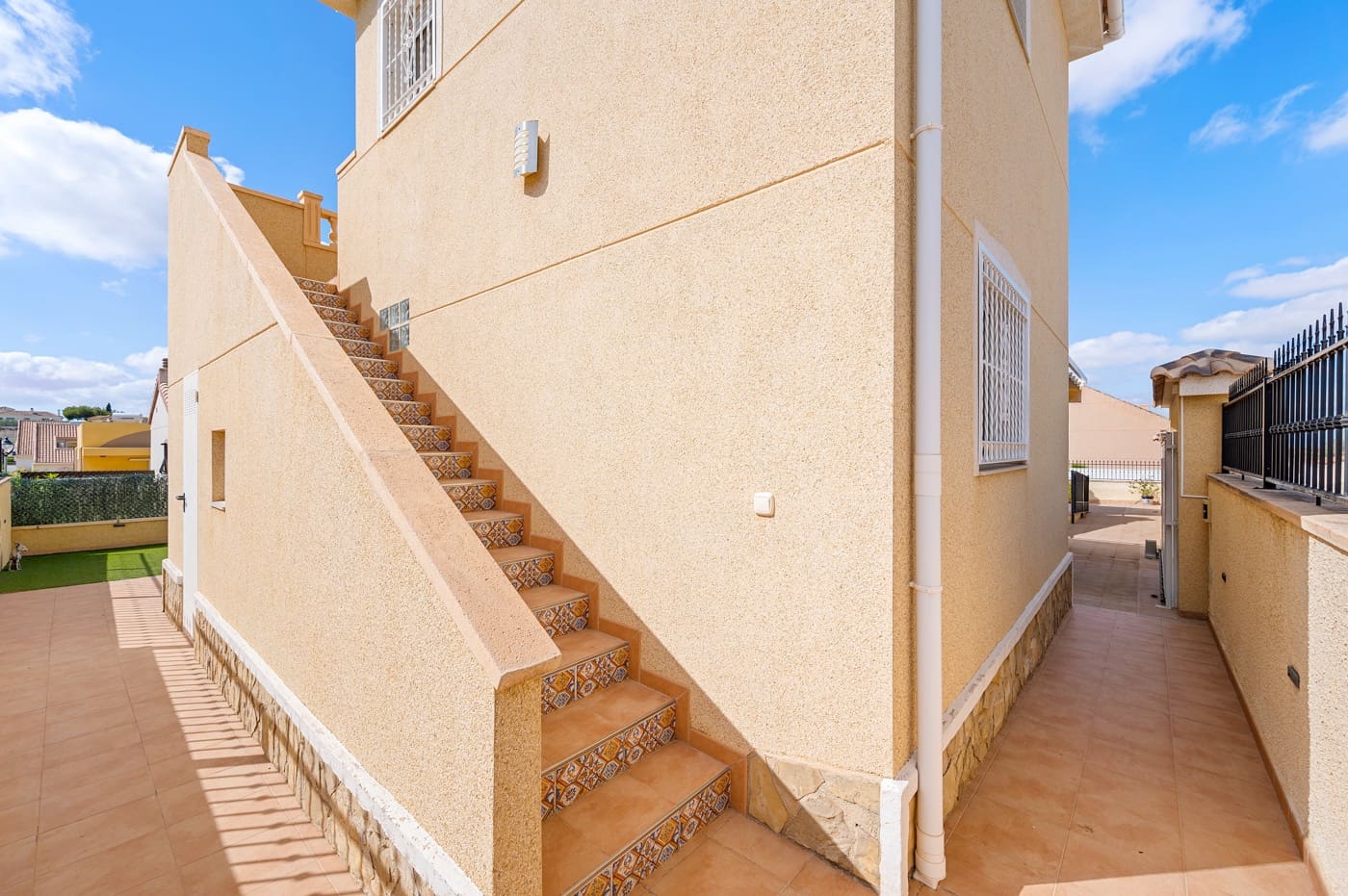 Chalet de 5 habitaciones en Benijófar en venta con piscina - 359.000 € (Ref: 9313919)