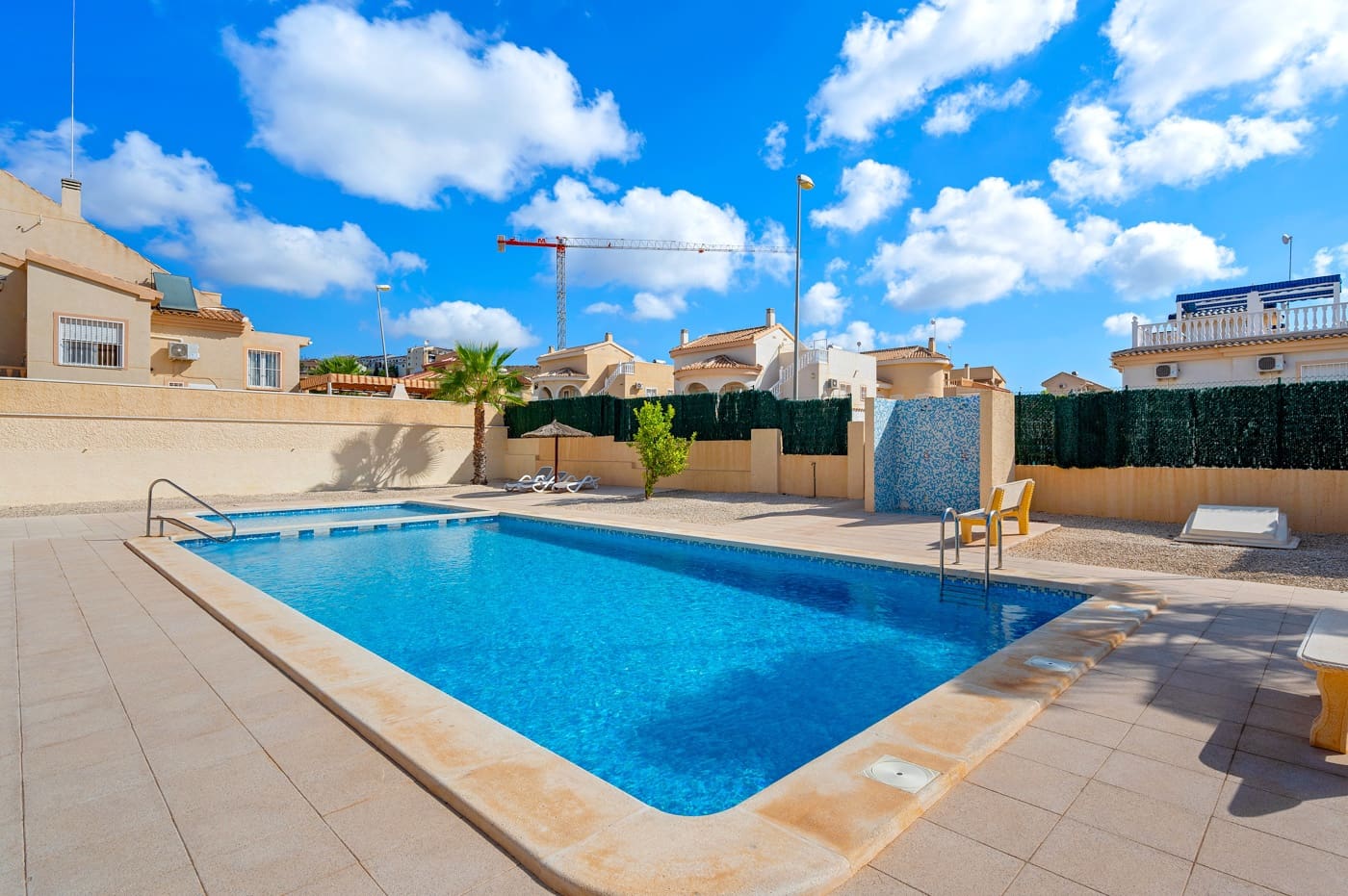 Chalet de 5 habitaciones en Benijófar en venta con piscina - 359.000 € (Ref: 9313919)