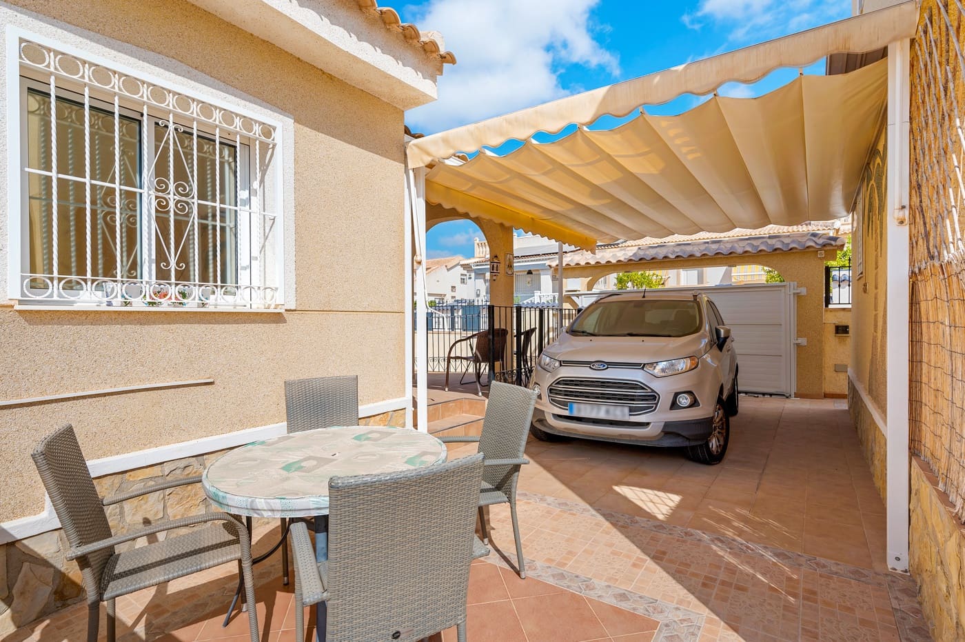 Chalet de 5 habitaciones en Benijófar en venta con piscina - 359.000 € (Ref: 9313919)