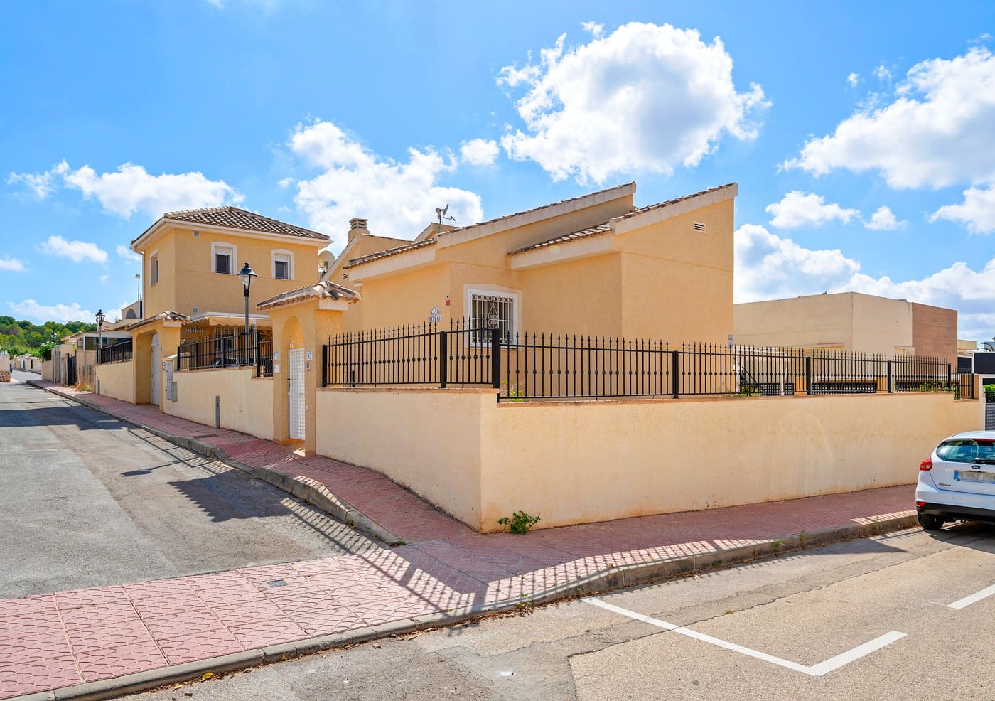 Chalet de 5 habitaciones en Benijófar en venta con piscina - 359.000 € (Ref: 9313919)